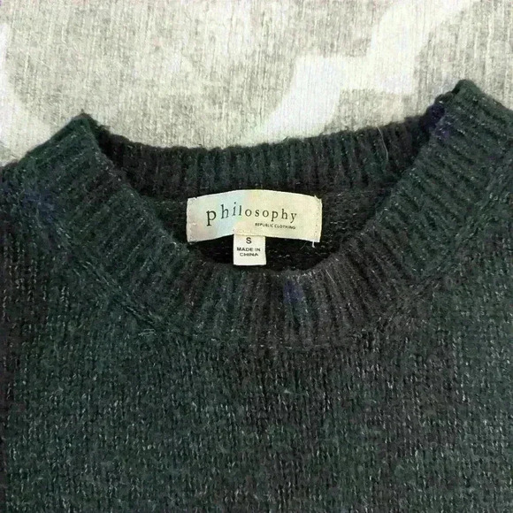 Super soft Sweater -- Gray, Small, Philosophy - Picture 5 of 9